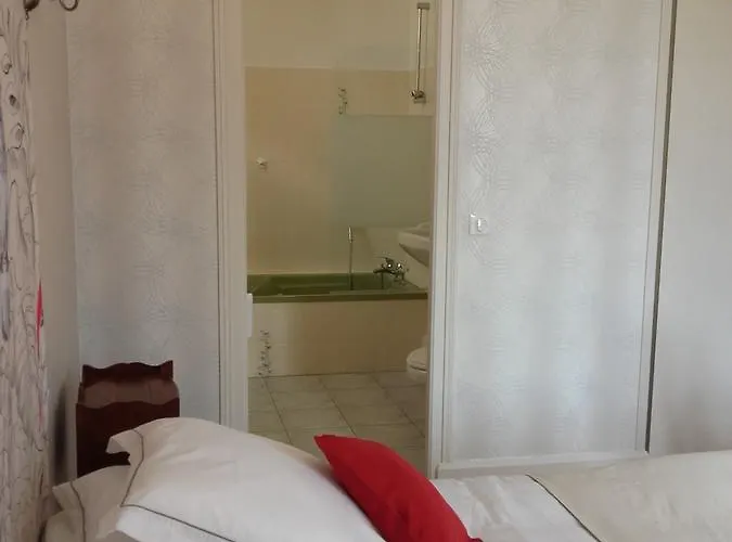 Bed and Breakfast Chateau De Rouffiac 4*