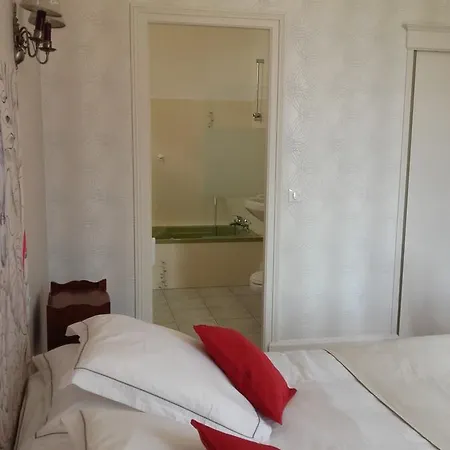 Bed & Breakfast Chateau De Rouffiac 4*