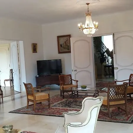 Chateau De Rouffiac Bed & Breakfast Duravel